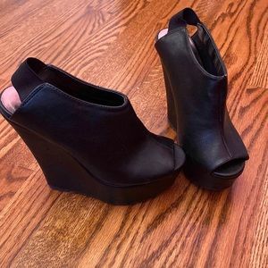 Madden Girl size 6 platform heels/booties